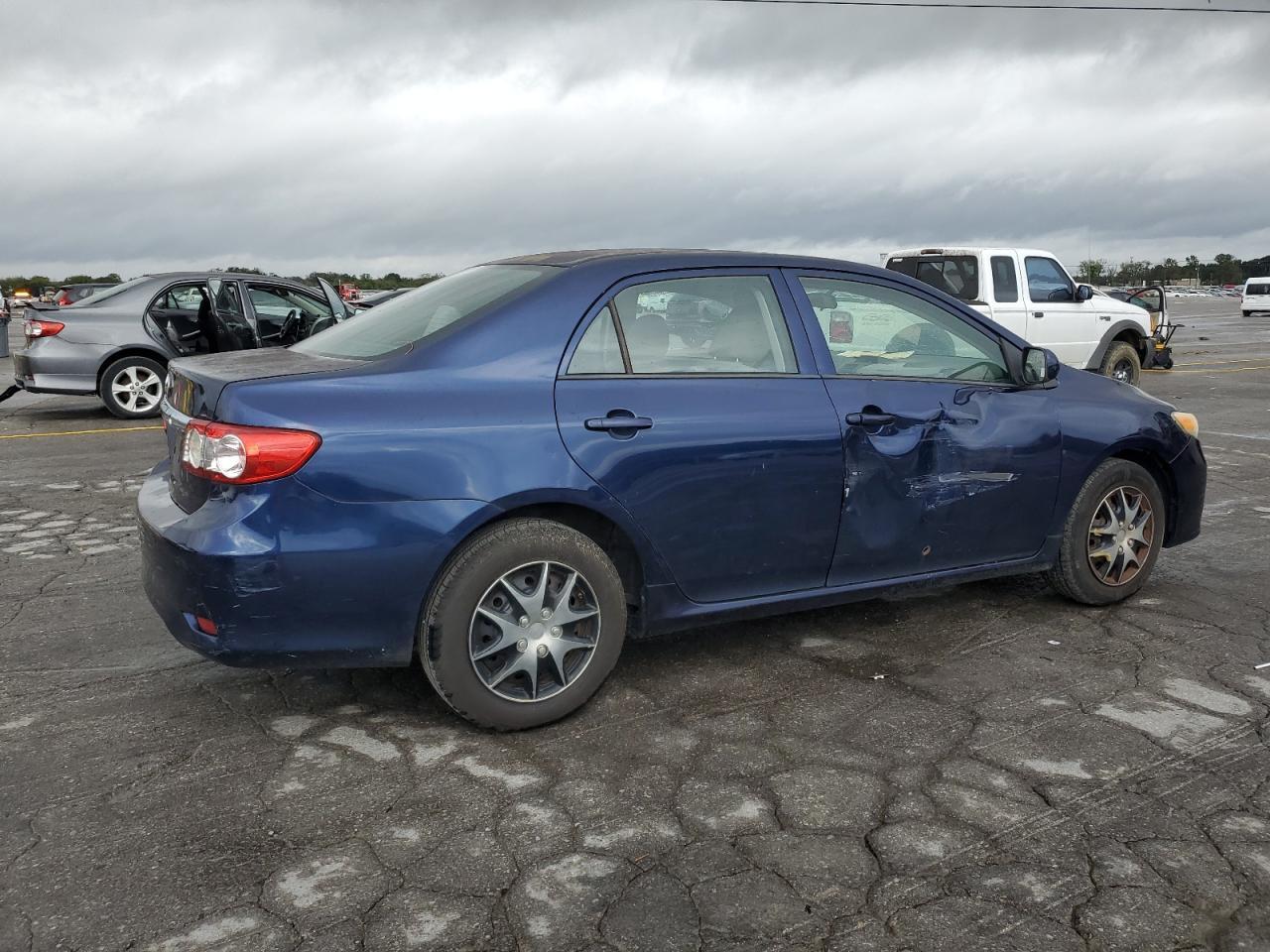 2013 Toyota Corolla L - Фото 3