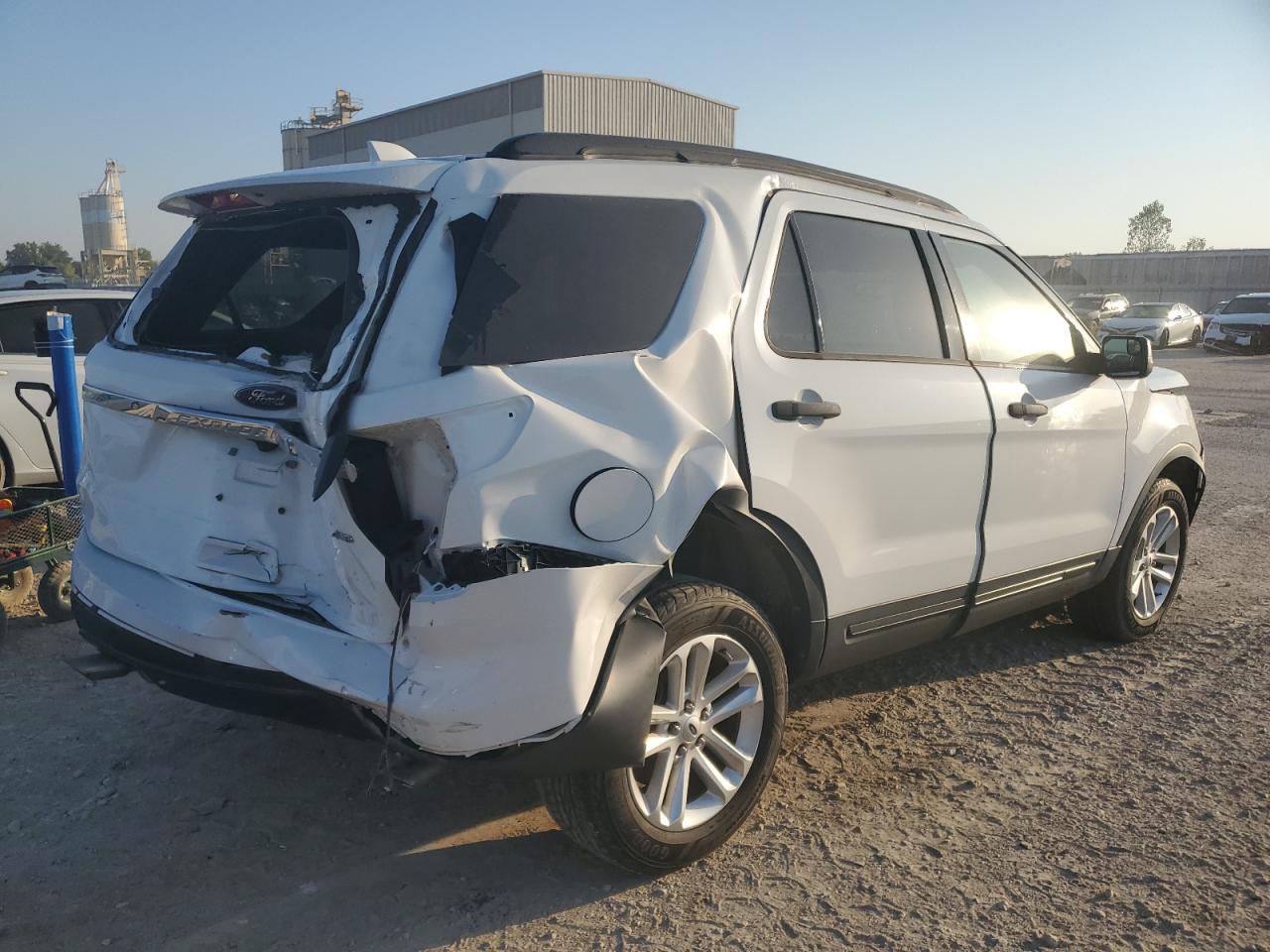 2016 Ford Explorer - Фото 3