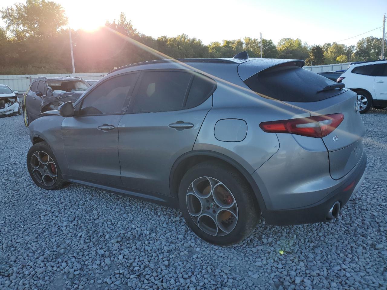 2018 Alfa Romeo Stelvio Ti Sport - Image 2