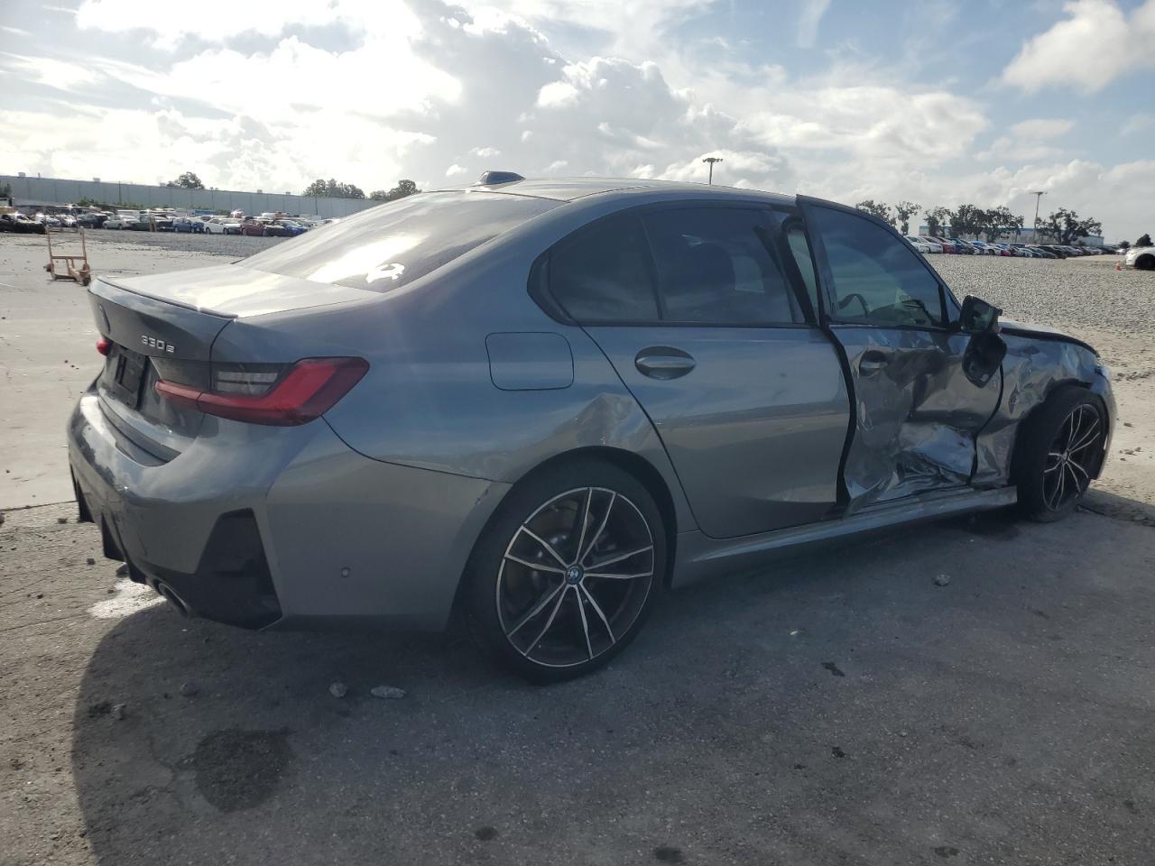 2023 BMW 330E - Image 3