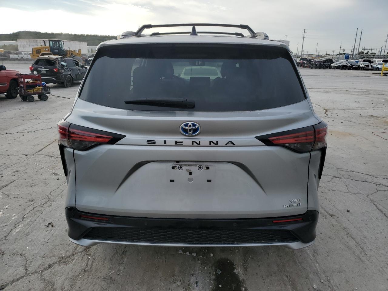 2024 Toyota Sienna Xse - Фото 6