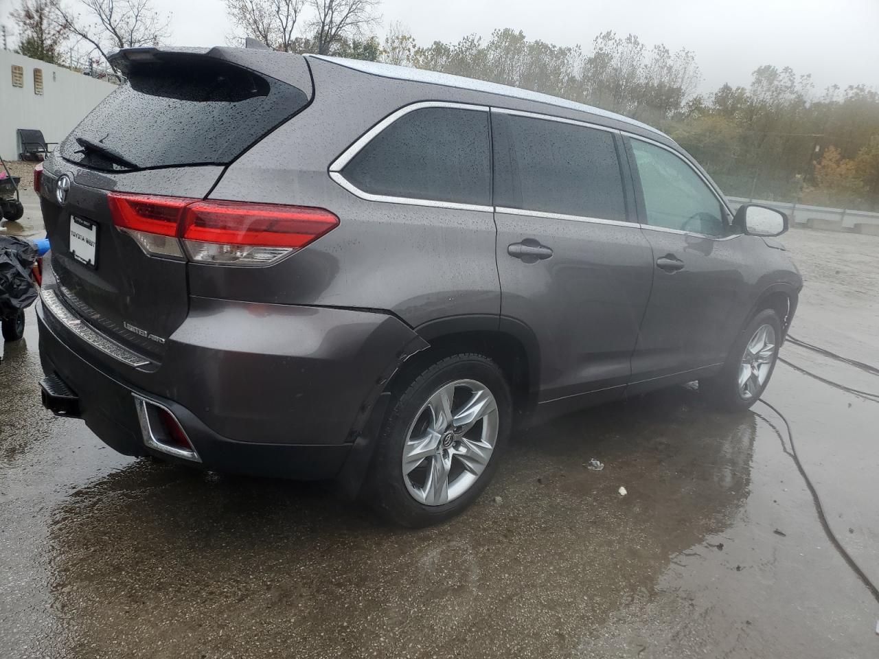 2019 Toyota Highlander Limited - Image 3