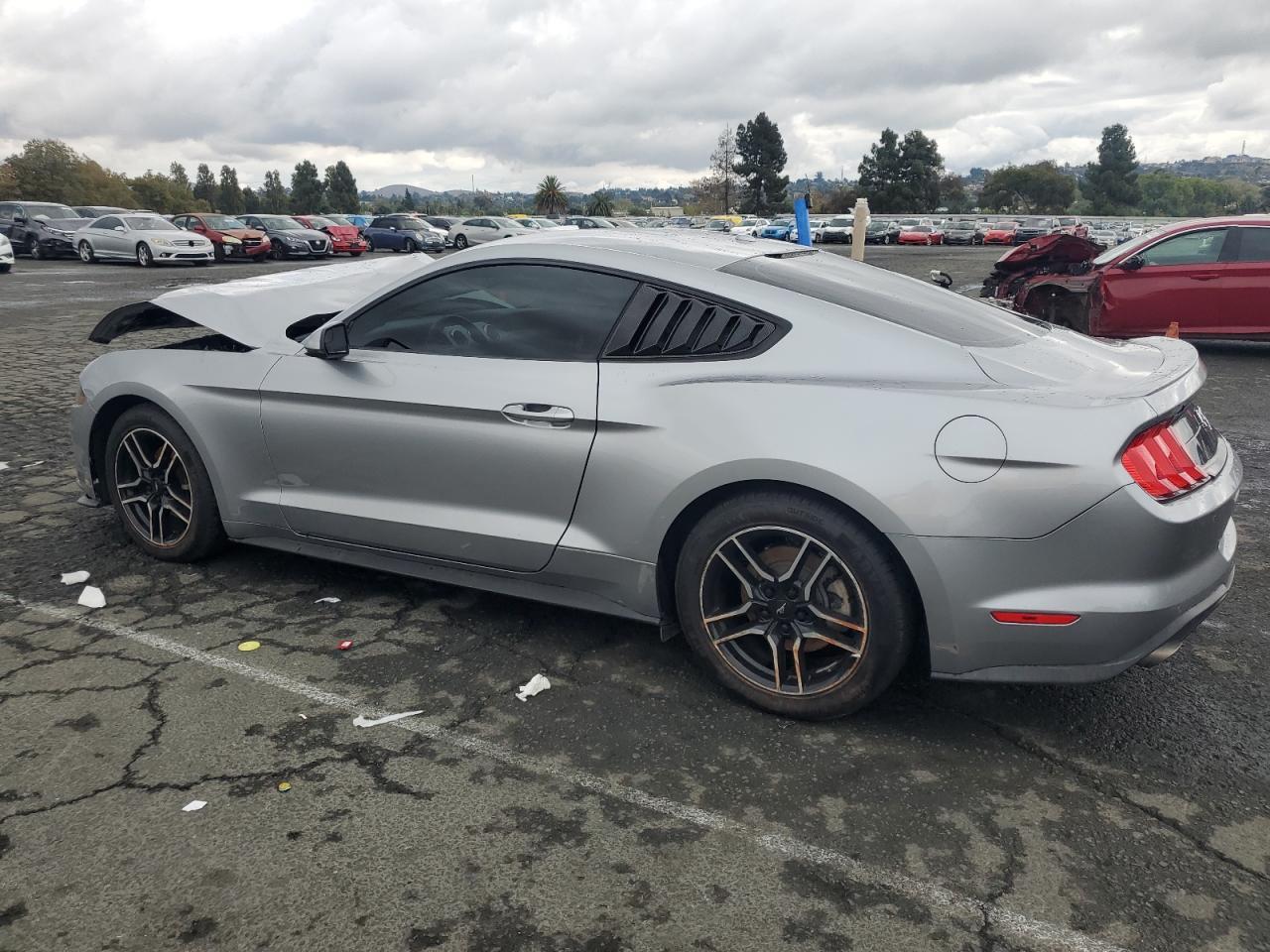 2020 Ford Mustang - Фото 2