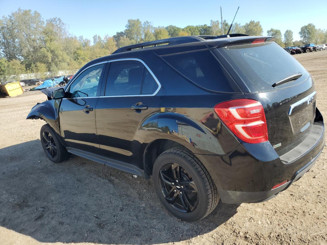 2017 Chevrolet Equinox Lt - Image 2