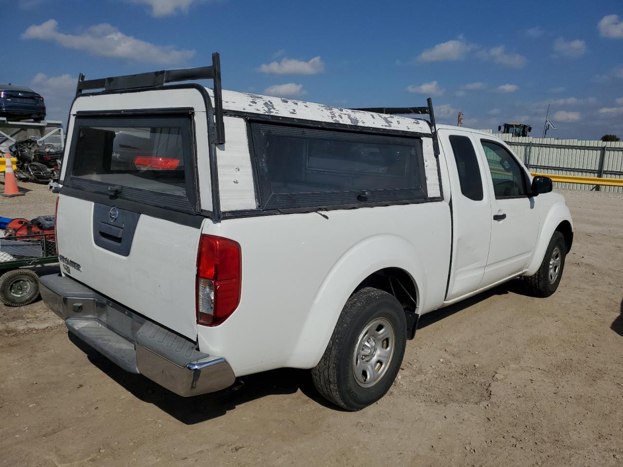 2015 Nissan Frontier S - Image 3