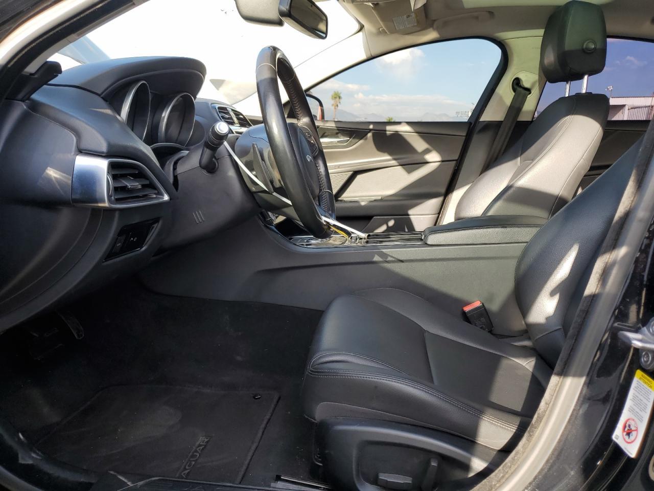 2018 Jaguar Xe - Image 7