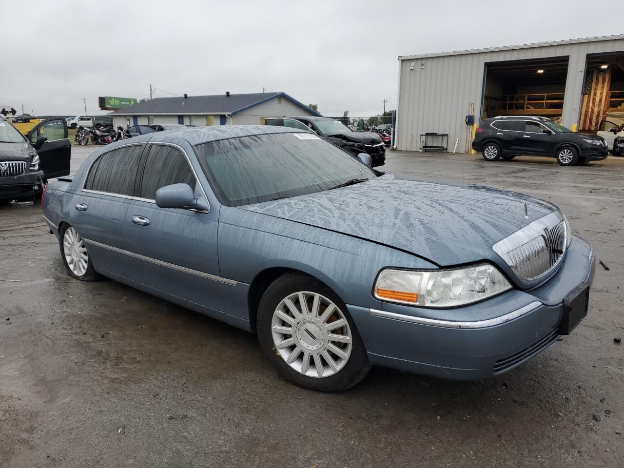 2003 Lincoln Town Car Signature - Фото 4