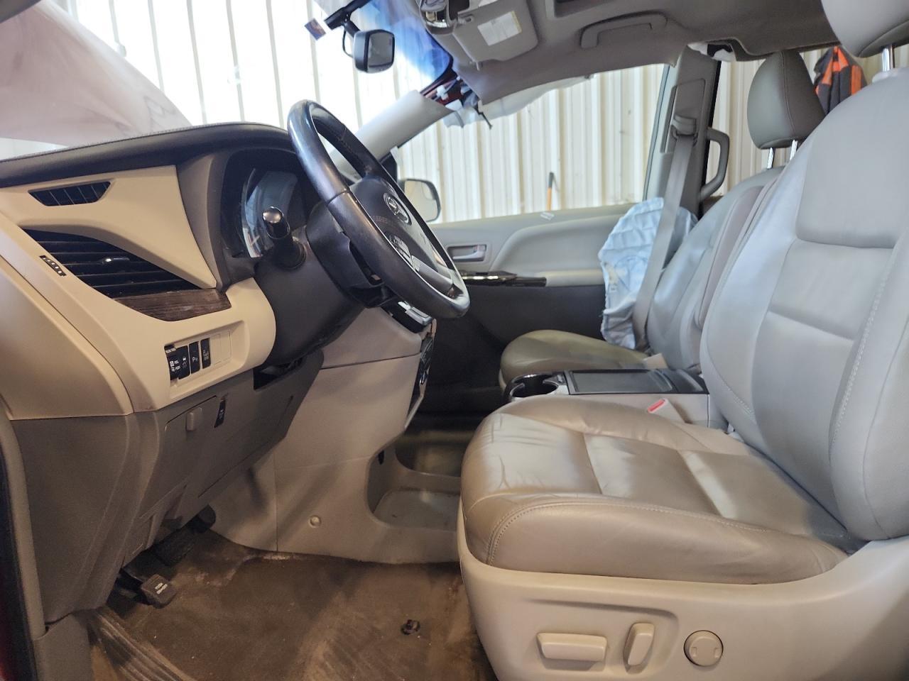 2016 Toyota Sienna Xle 8-Passenger - Фото 7