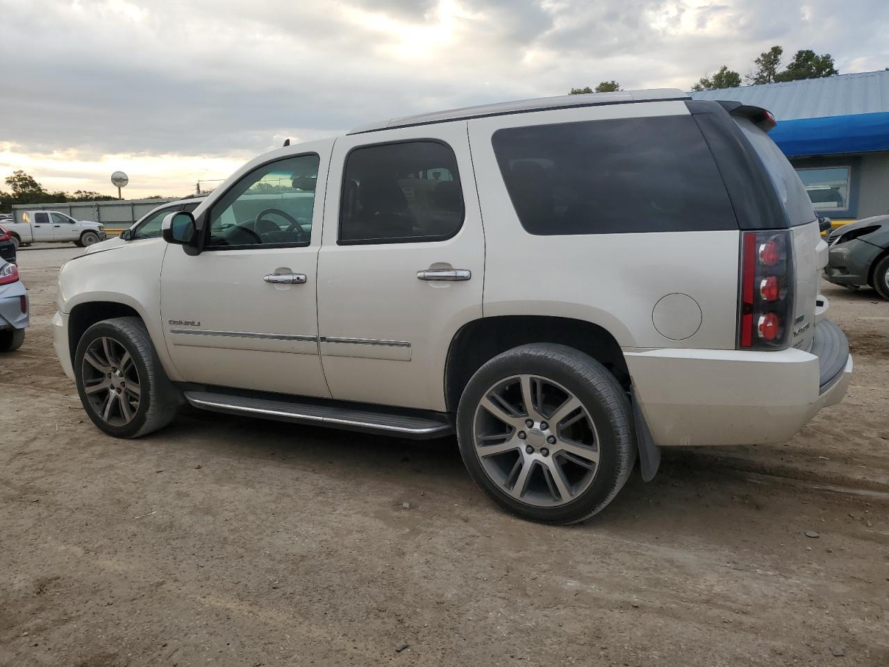 2012 GMC Yukon Denali - Image 2