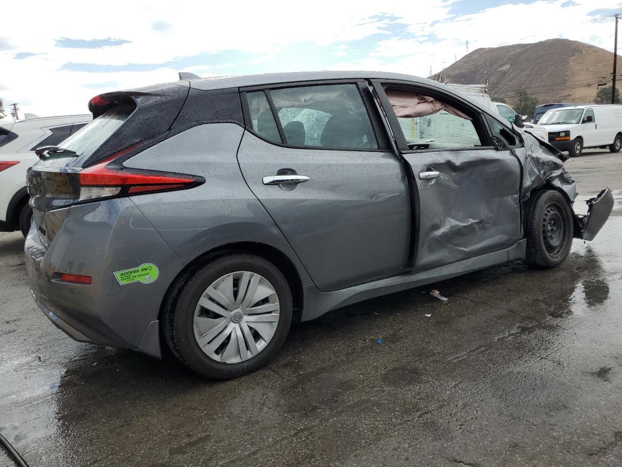 2023 Nissan Leaf S - Image 3