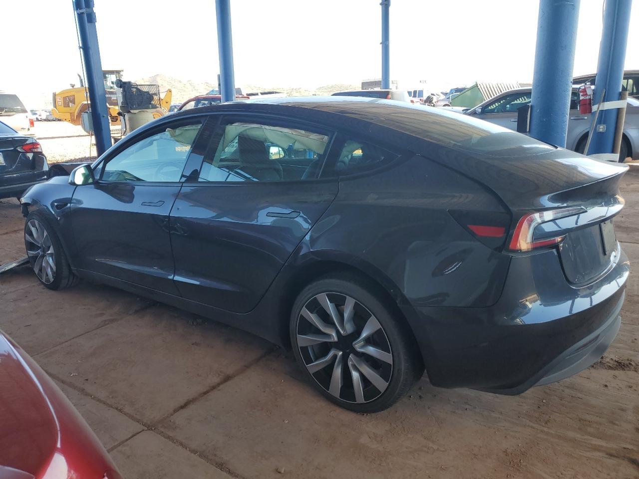 2024 Tesla Model 3 - Фото 2