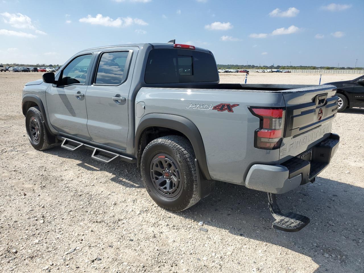 2025 Nissan Frontier S - Фото 2