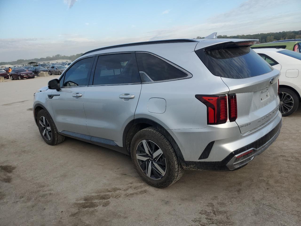2021 Kia Sorento S - Фото 2