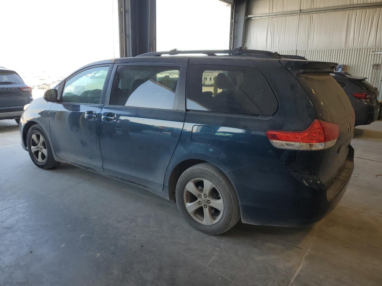 2011 Toyota Sienna Le - Image 2