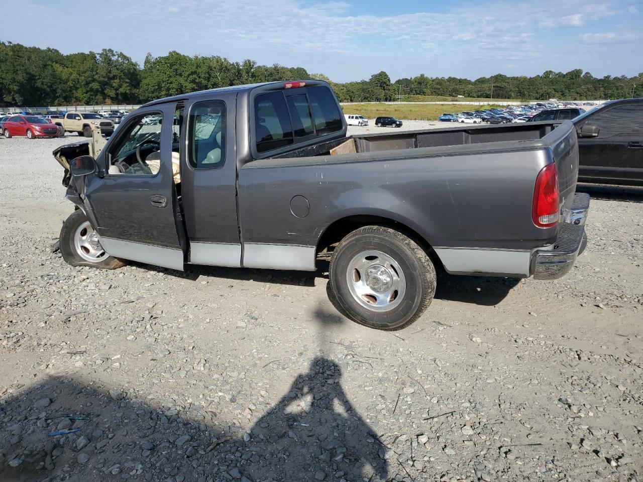 2004 Ford F-150 Heritage Classic - Image 2