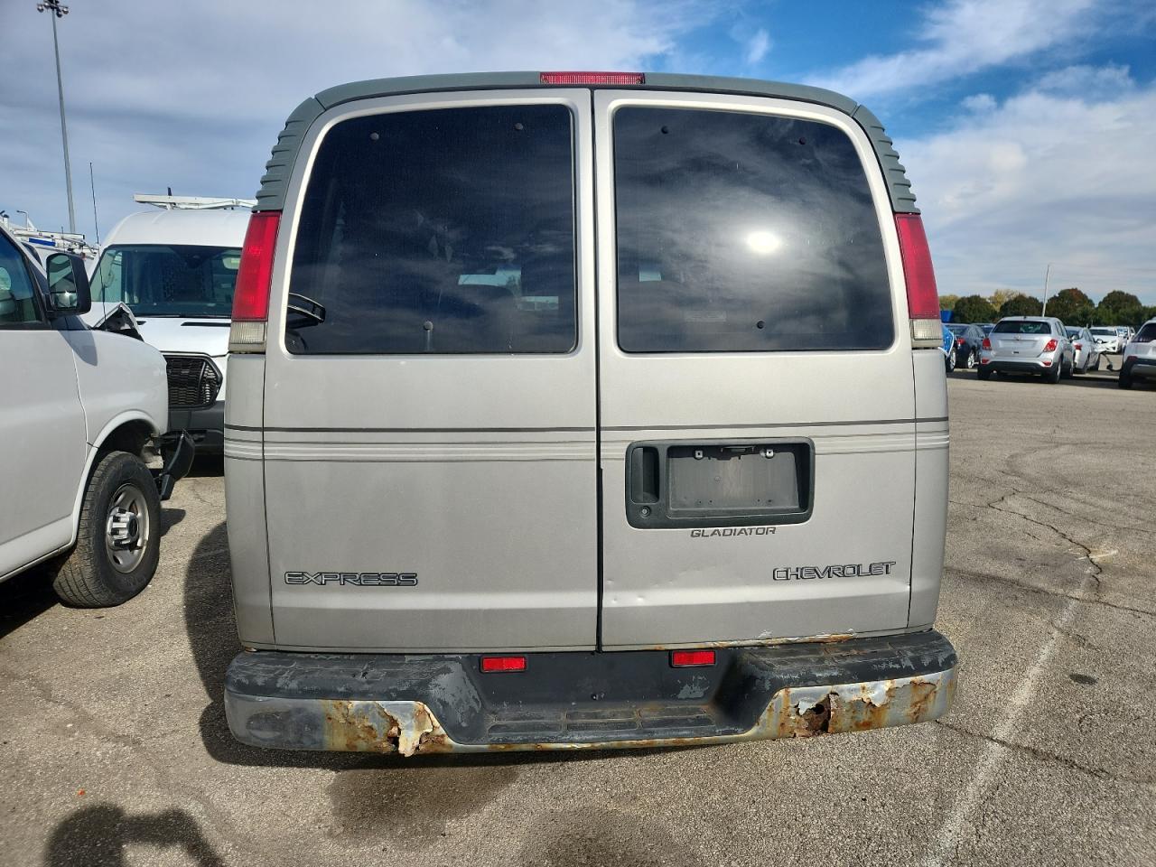 2000 Chevrolet Express G1500 - Image 6