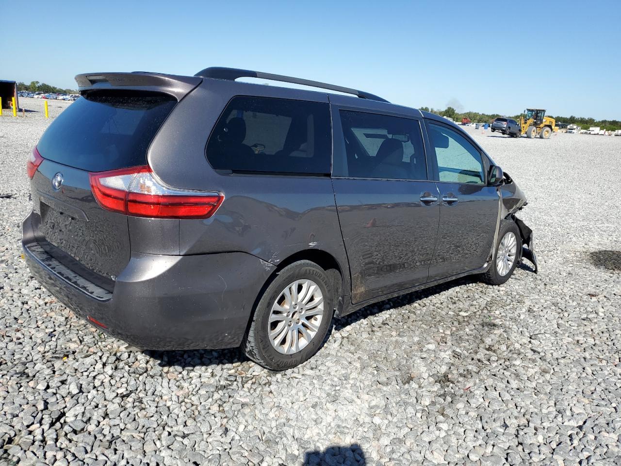 2015 Toyota Sienna Xle - Фото 3