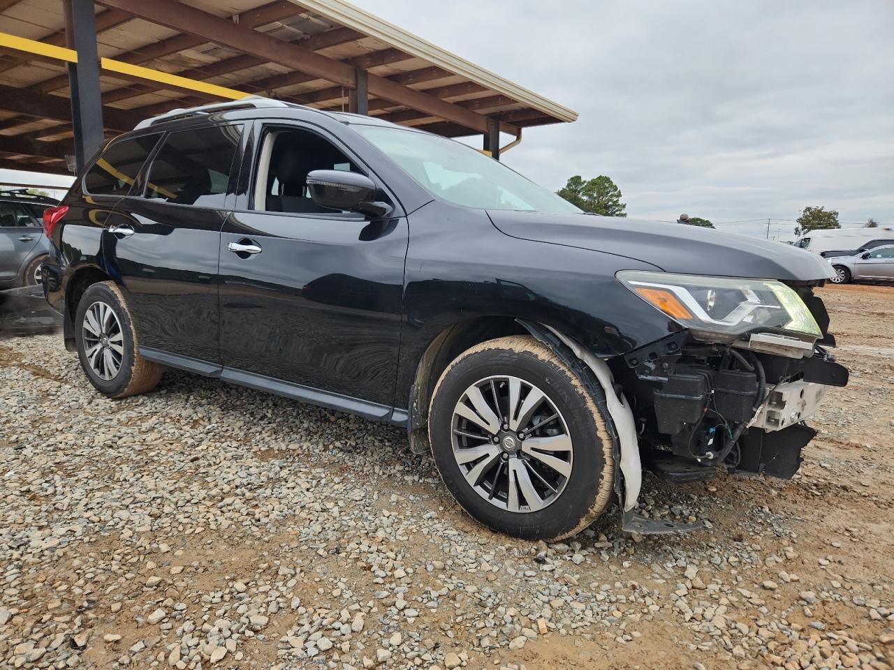 2017 Nissan Pathfinder S - Image 4