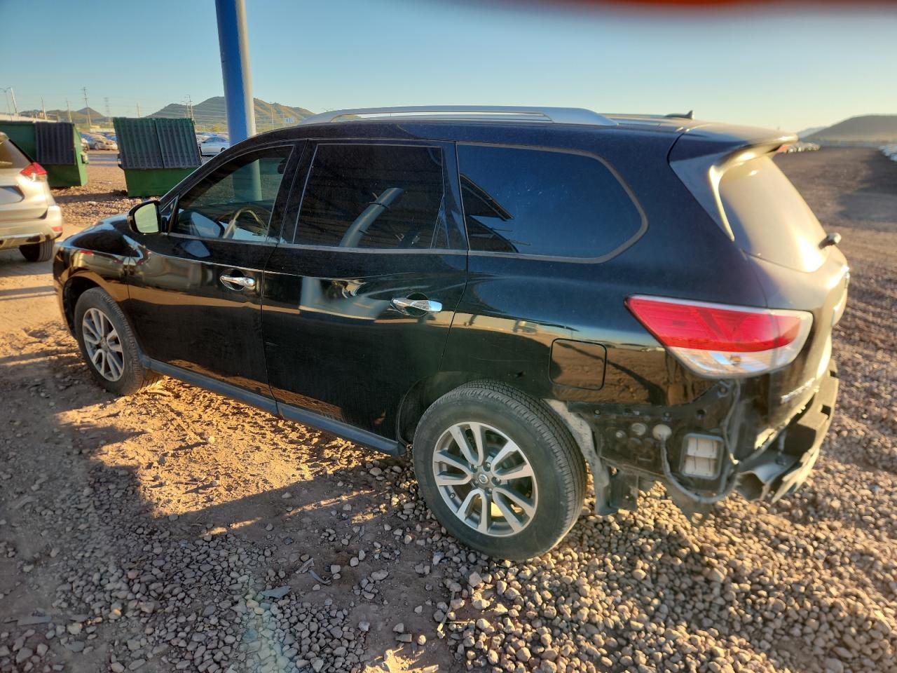 2013 Nissan Pathfinder S - Image 2