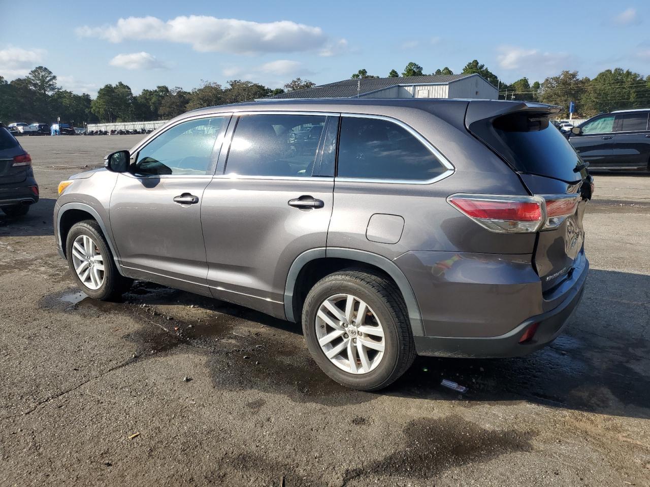 2015 Toyota Highlander Le - Image 2