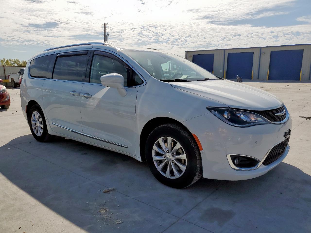 2019 Chrysler Pacifica Touring L - Фото 4