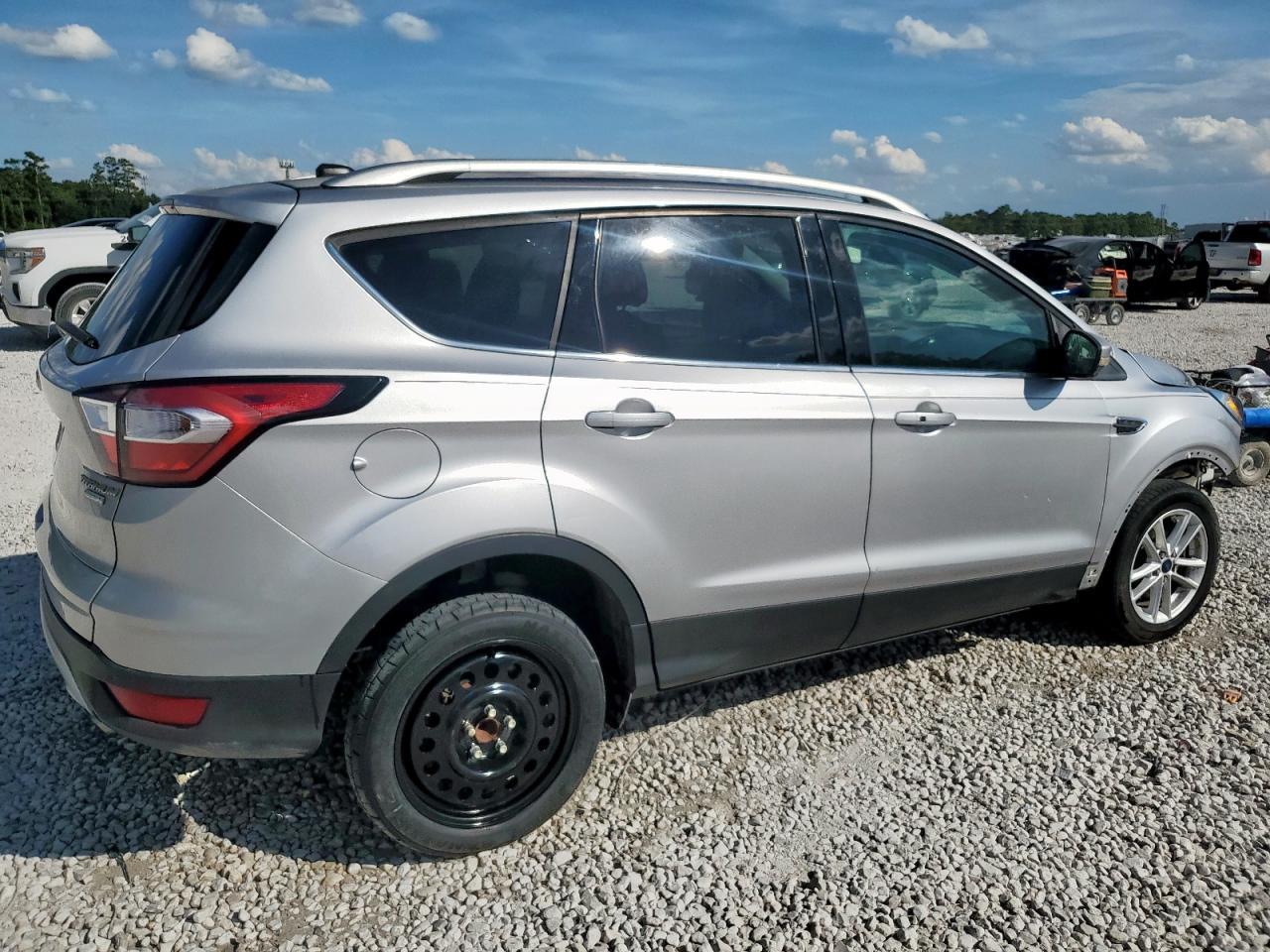 2017 Ford Escape Titanium - Image 3