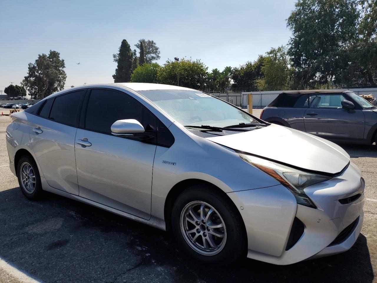 2017 Toyota Prius - Image 4