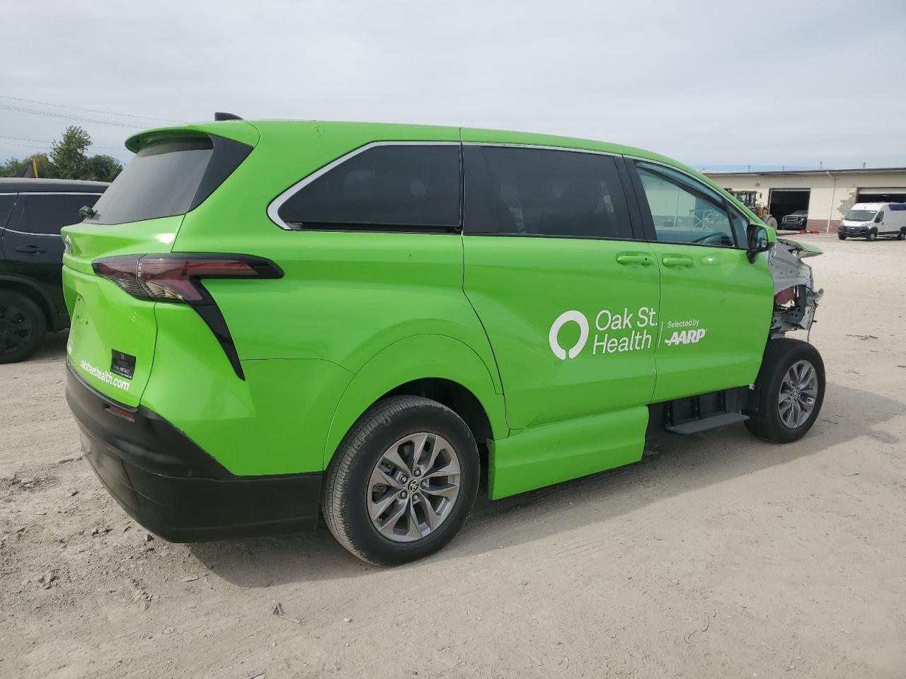 2024 Toyota Sienna Le - Image 3
