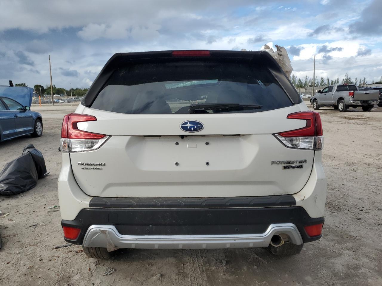 2023 Subaru Forester Touring - Image 6