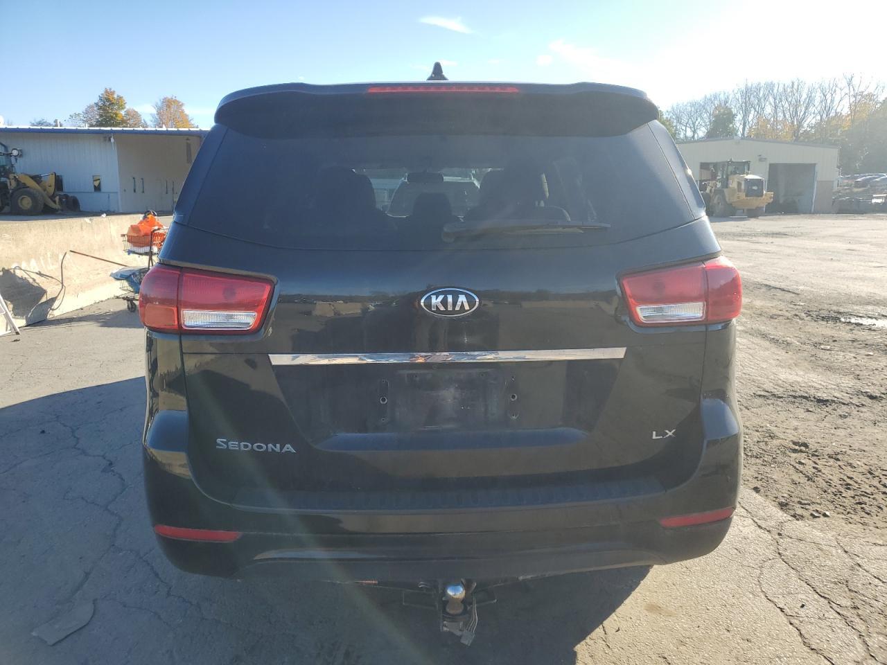 2017 Kia Sedona Lx - Image 6