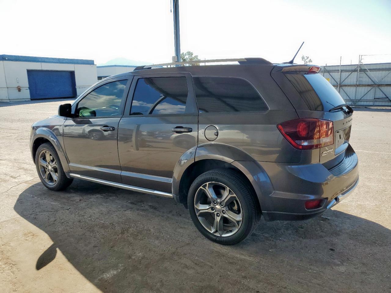 2017 Dodge Journey Crossroad - Image 2