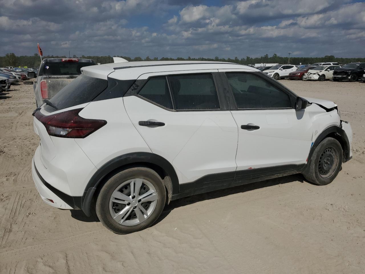 2024 Nissan Kicks S - Image 3