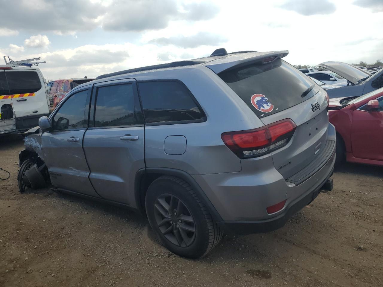 2016 Jeep Grand Cherokee Laredo - Image 2
