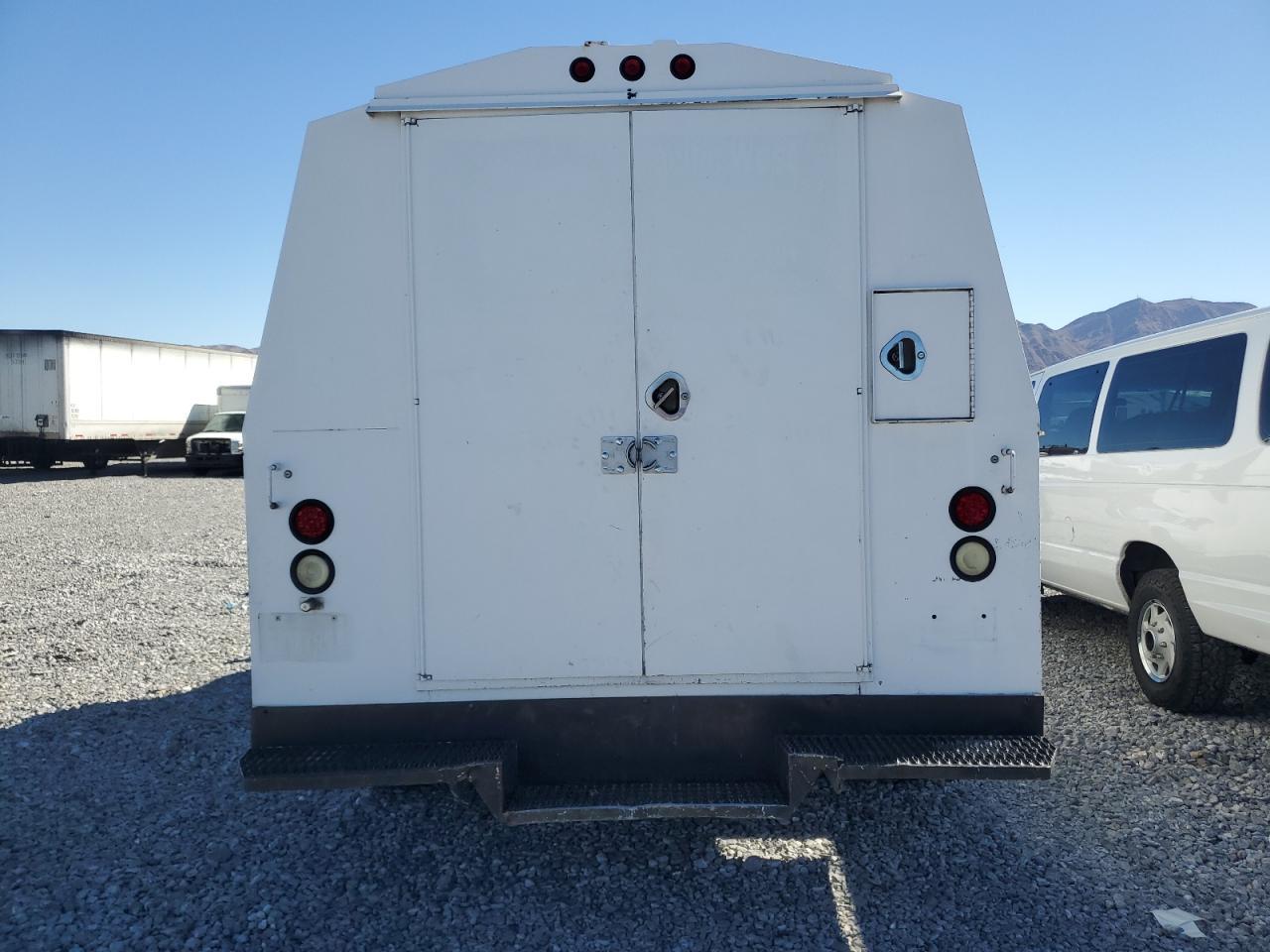 2006 Ford Econoline E450 Super Duty Cutaway Van - Фото 6