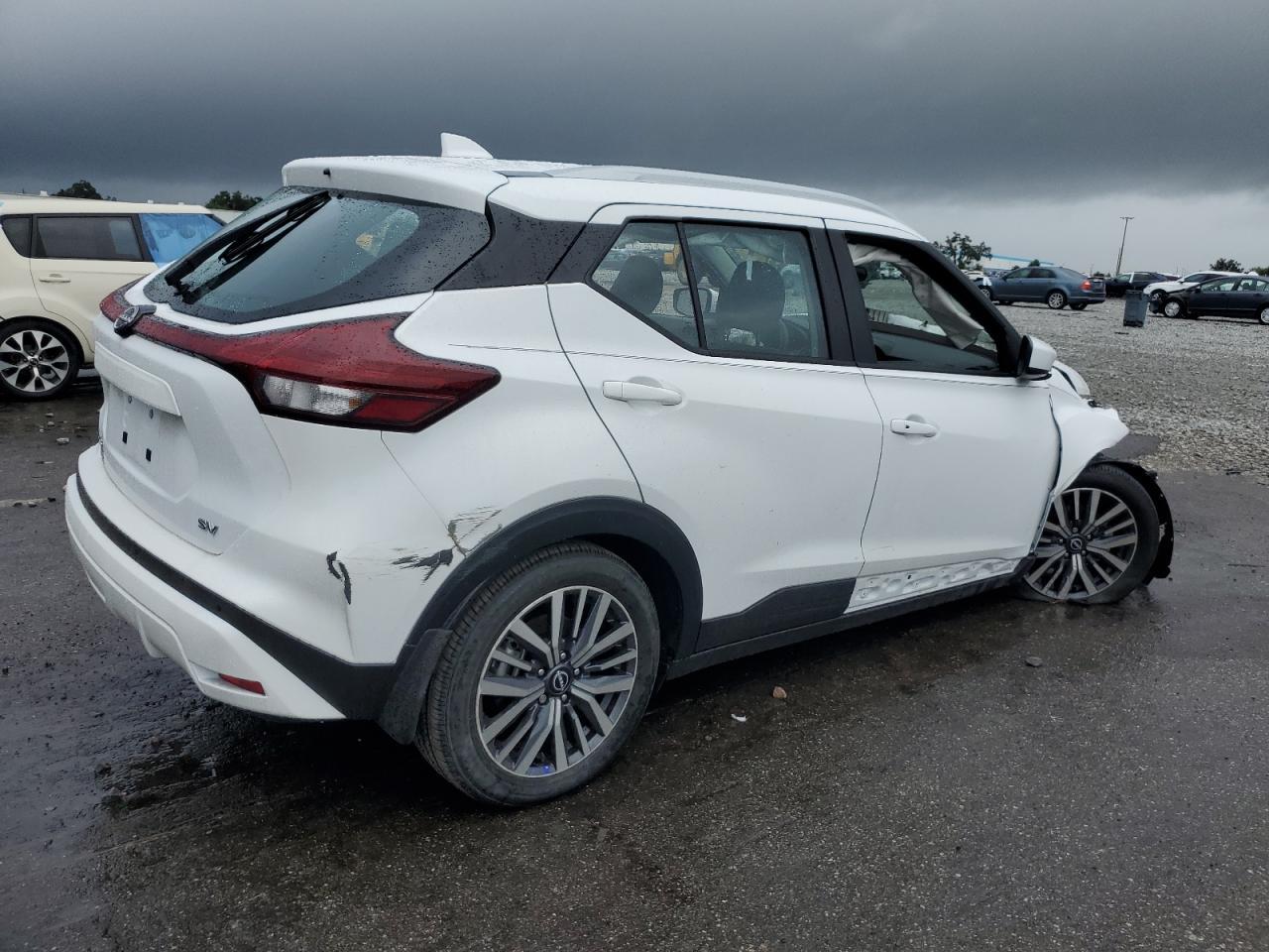 2024 Nissan Kicks Sv - Image 3
