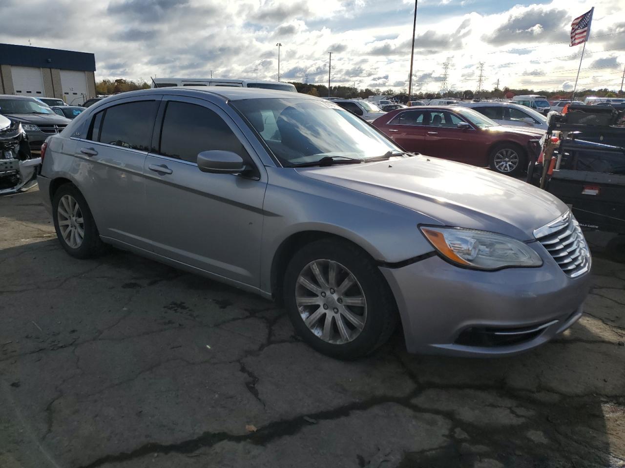 2014 Chrysler 200 Lx - Фото 4
