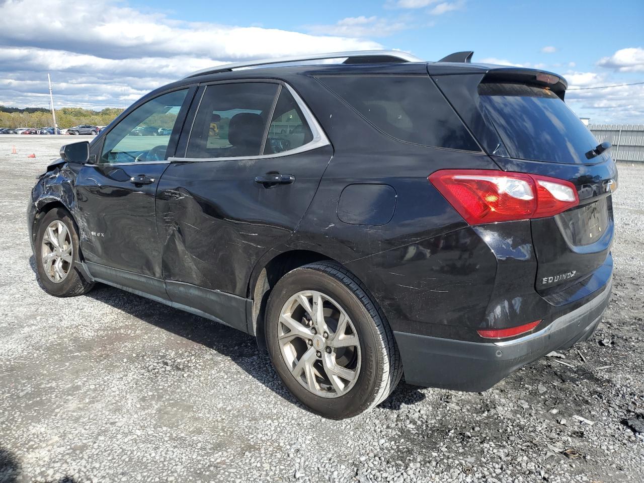 2019 Chevrolet Equinox Lt - Image 2