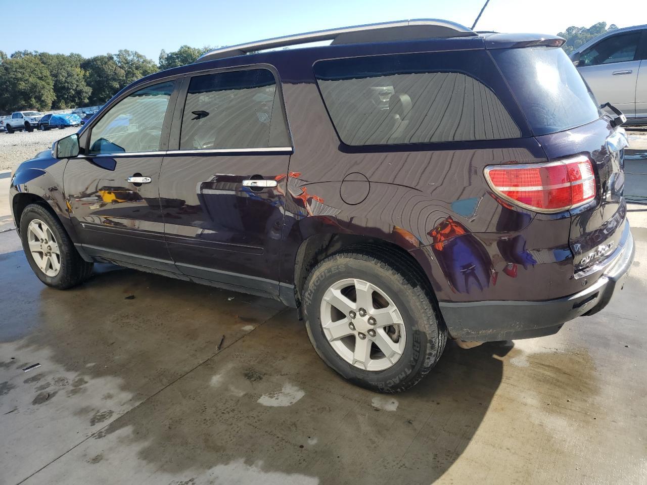 2008 Saturn Outlook Xr - Image 2