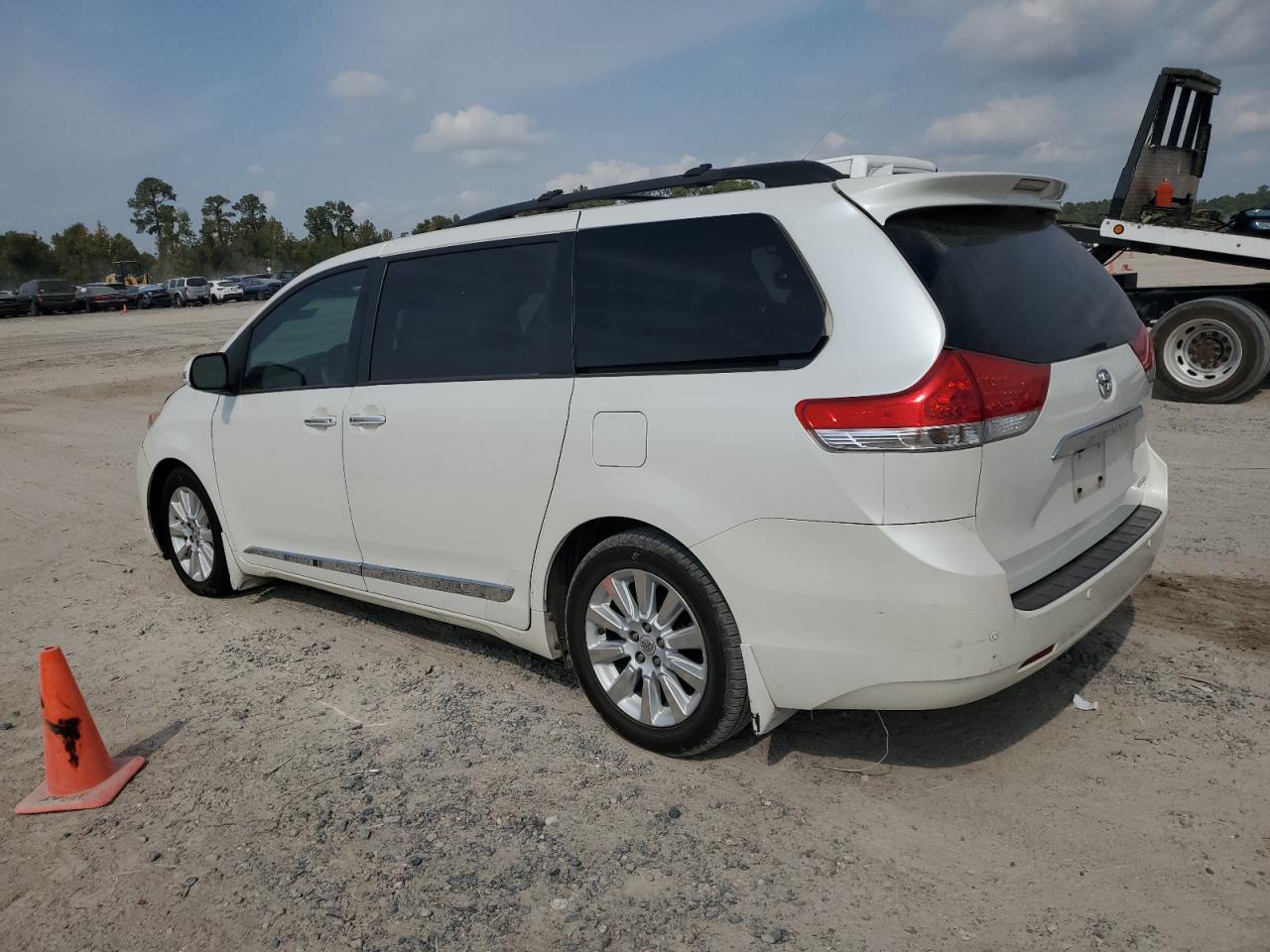 2013 Toyota Sienna Limited 7-Passenger - Фото 2