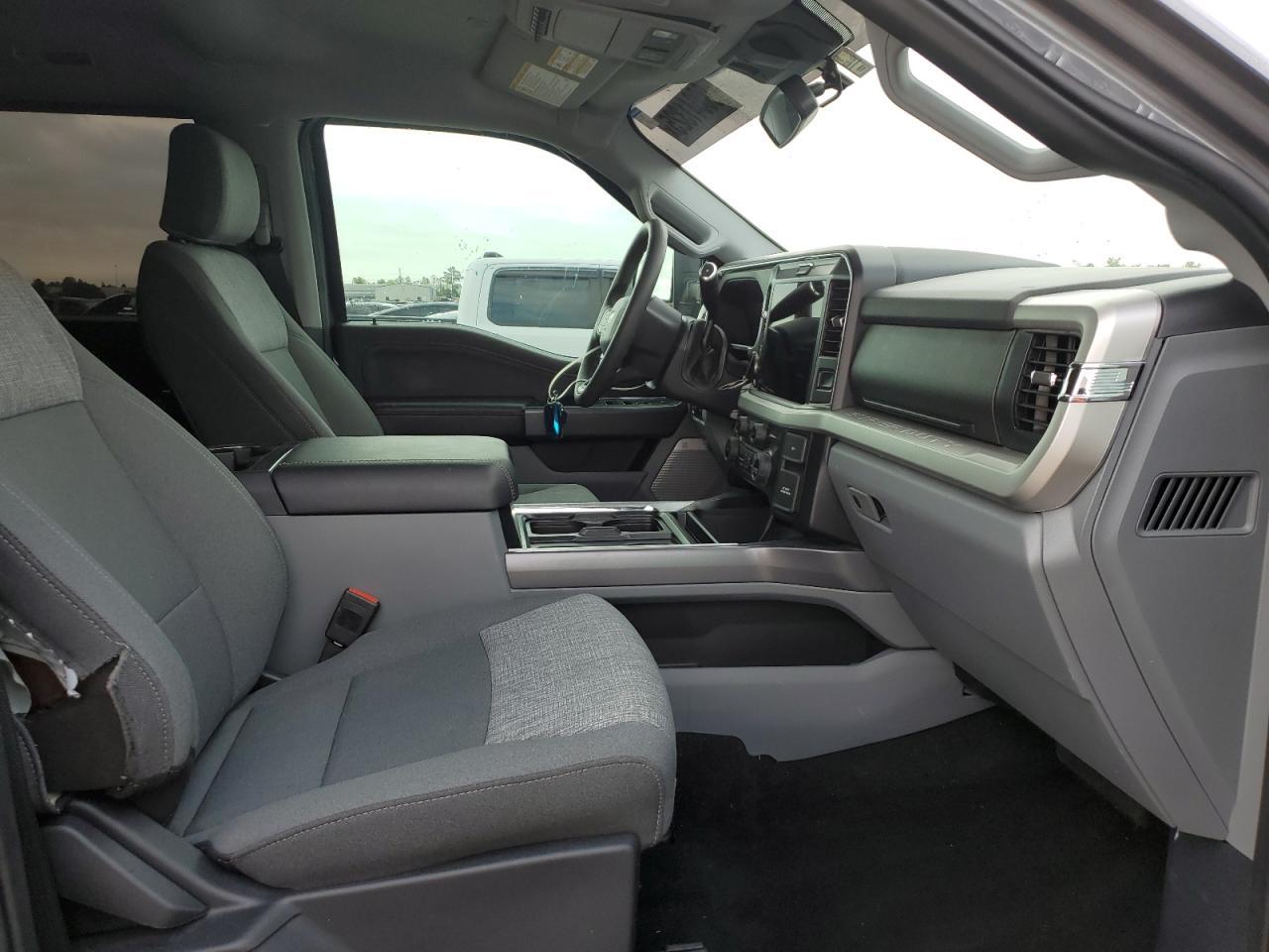 2025 Ford F350 Super Duty - Фото 5