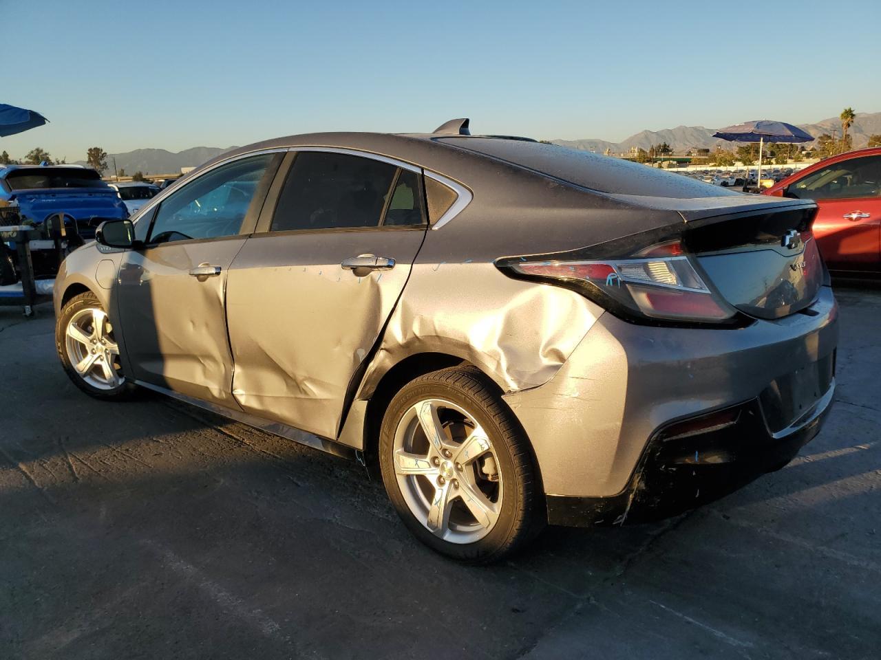 2018 Chevrolet Volt Lt - Image 2