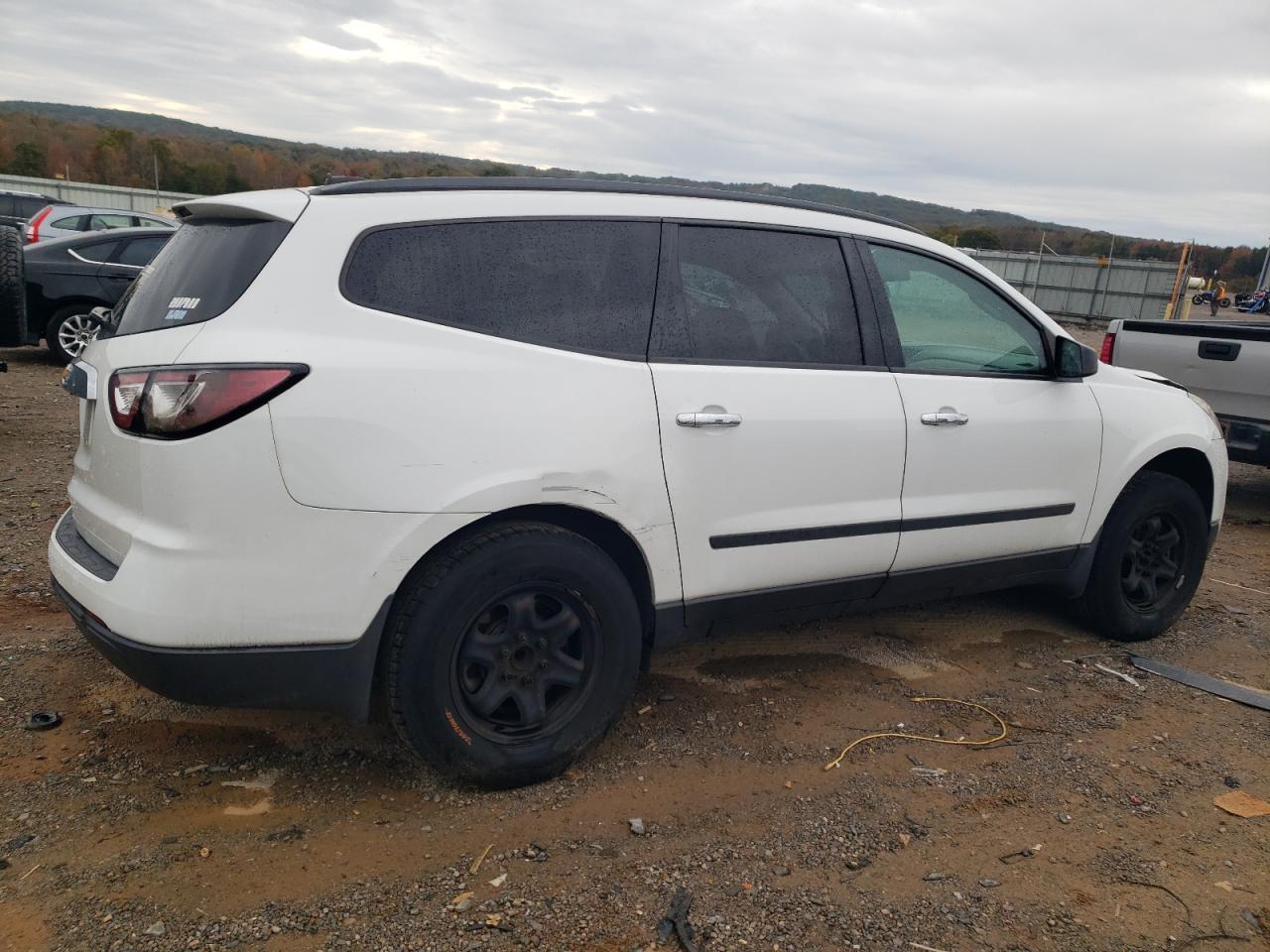 2017 Chevrolet Traverse Ls - Image 3