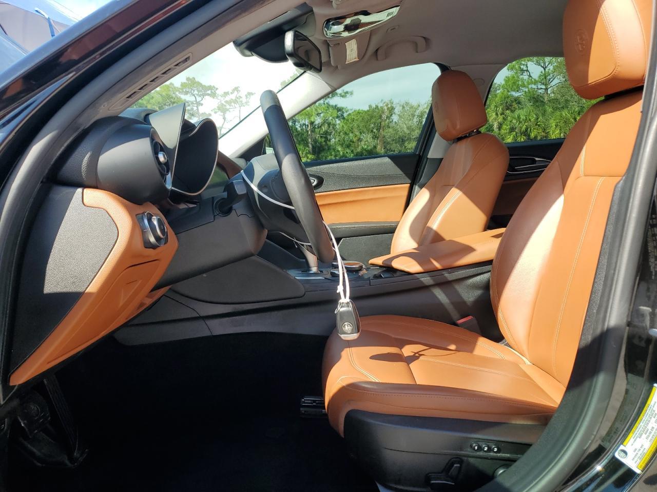 2019 Alfa Romeo Giulia - Image 7