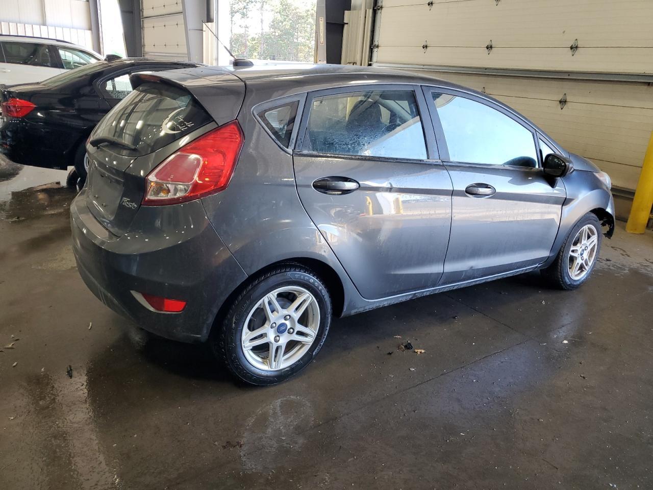 2018 Ford Fiesta Se - Image 3