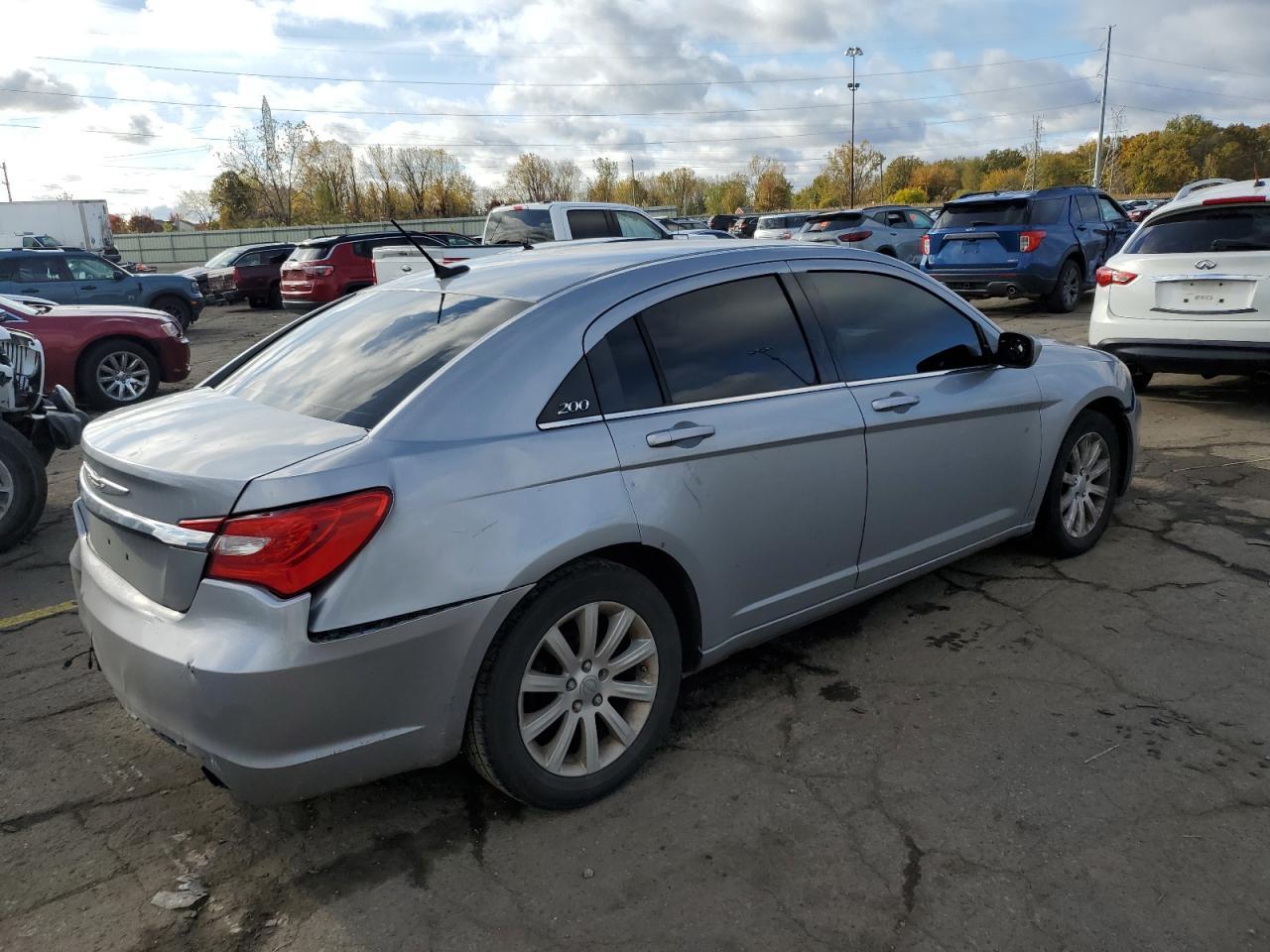 2014 Chrysler 200 Lx - Фото 3