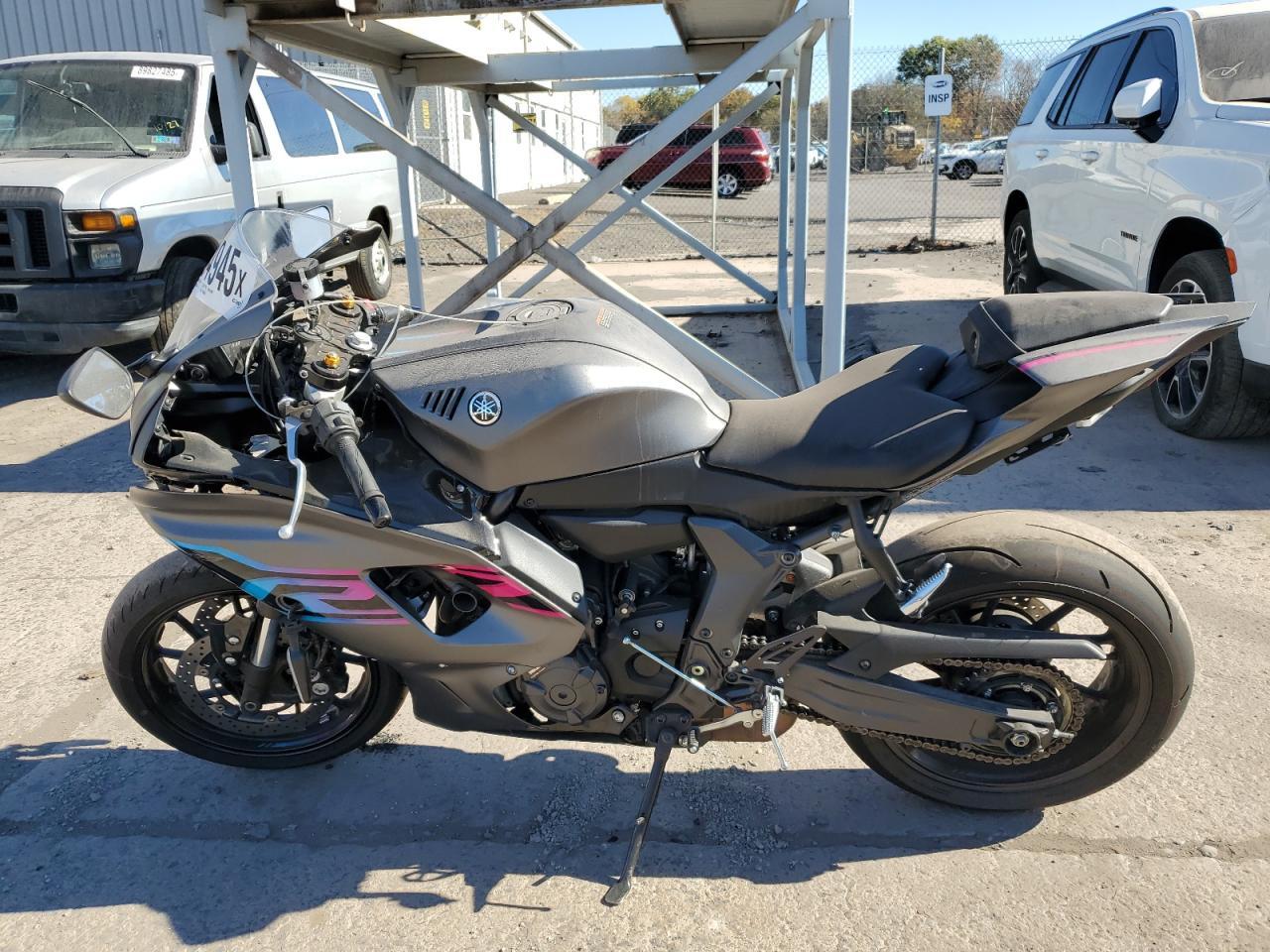 2024 Yamaha Yzfr7 - Image 3