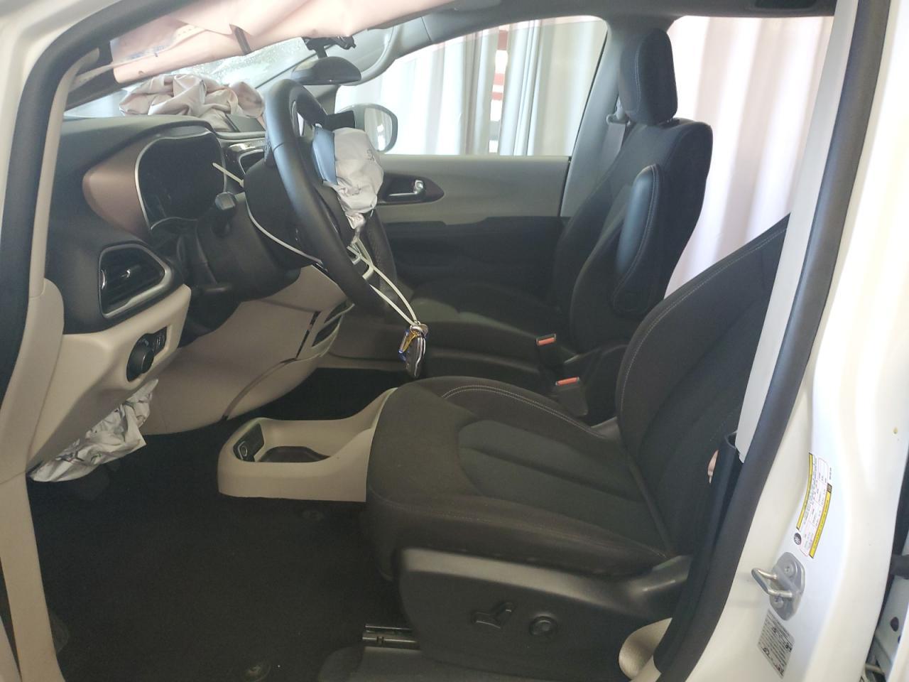 2024 Chrysler Voyager Lx - Image 7