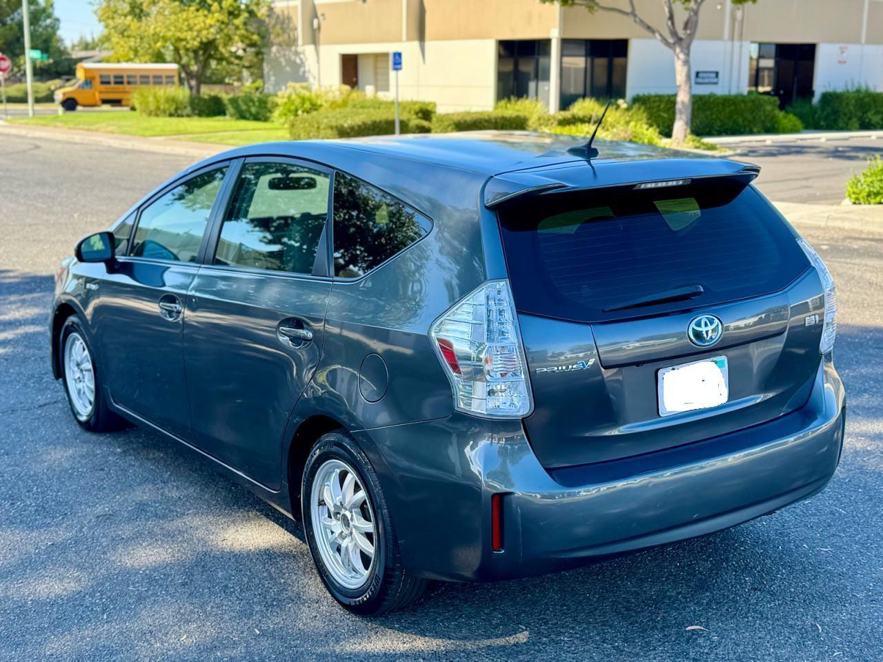 2012 Toyota Prius V - Image 3
