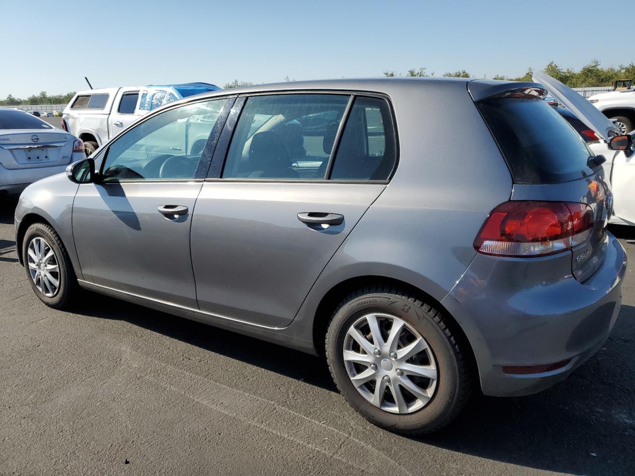 2011 Volkswagen Golf - Фото 2