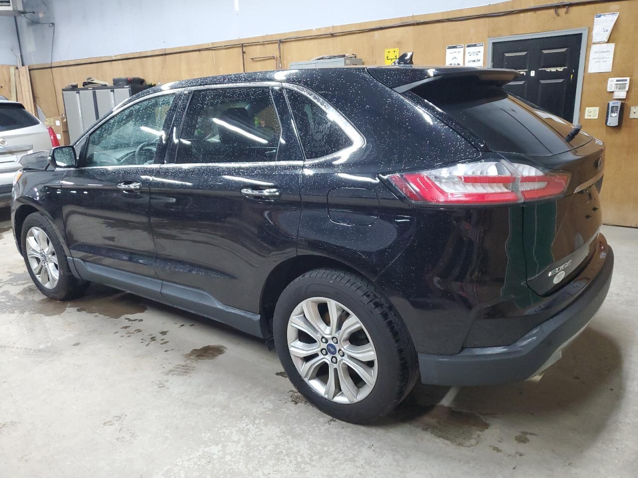 2020 Ford Edge Titanium - Image 2